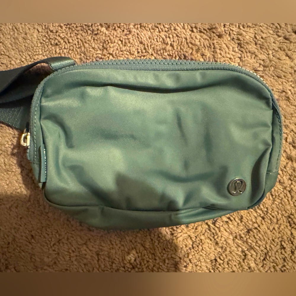 Lululemon Everywhere Belt Bag - Discontinued color